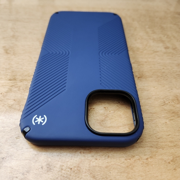Speck Presidio2 Grip with MagSafe Blue Case - iPhone 14 Plus/ iphone 6.7 (2022) - Picture 6 of 8